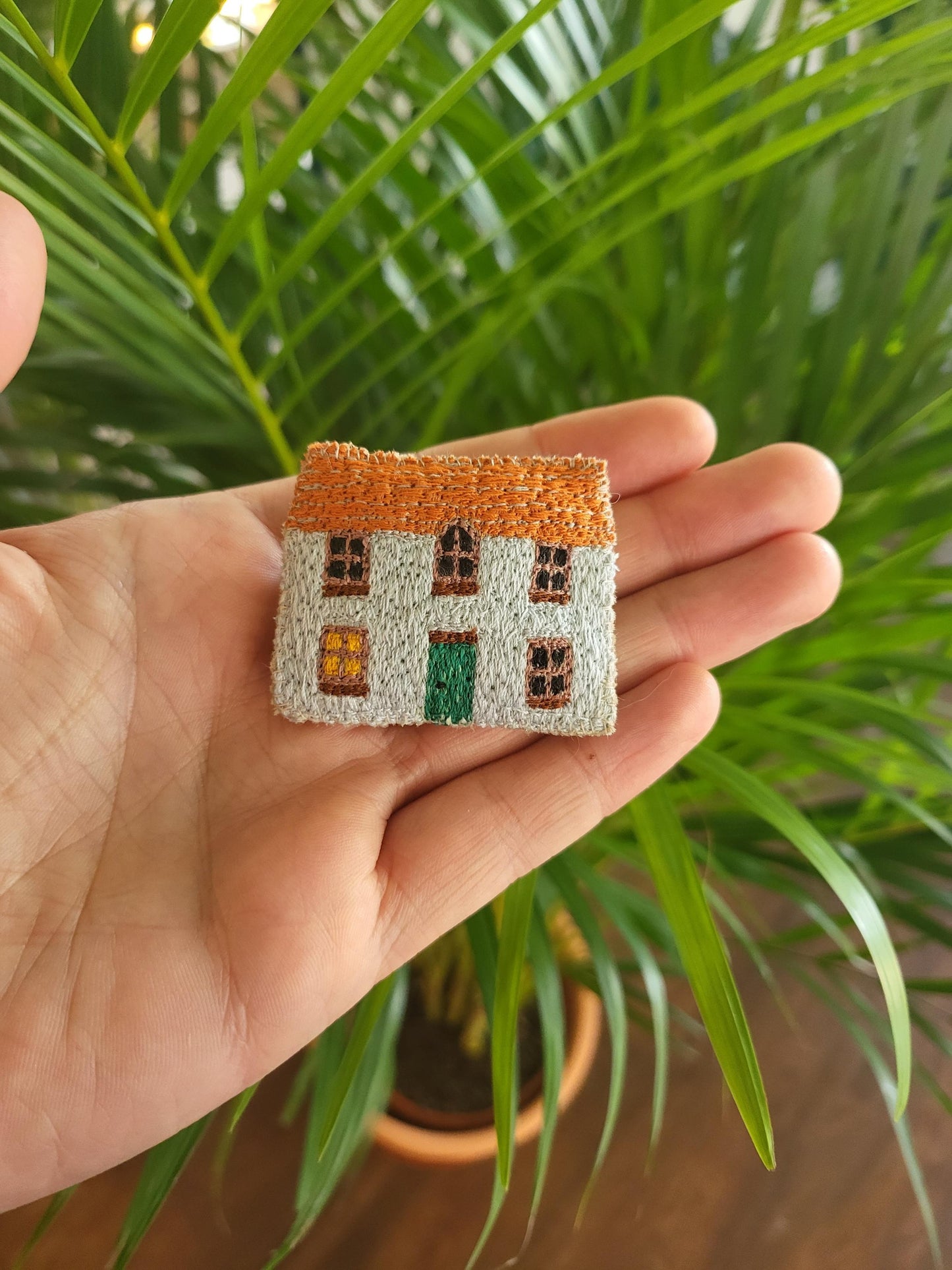 Lisa Toppin |Wee Aberdour House | Embroidered Brooch